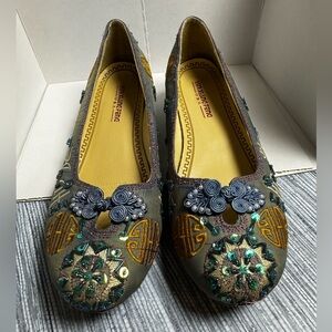 Vin Xing Feng  women’s ornate beaded & embroidered shoes size 38